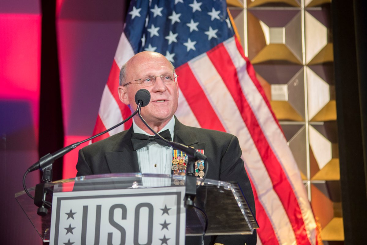USNavyCNO's tweet photo. An incredible evening spent with some of our military's fiercest operators during @the_USO 38th Annual Awards Dinner last night. Honored to present Cmdr. Bradley Geary of Naval Special Warfare Command the USO Special Salute Award. Our @USNavy and nation salutes you, BZ, shipmate! https://t.co/atmnJunArF