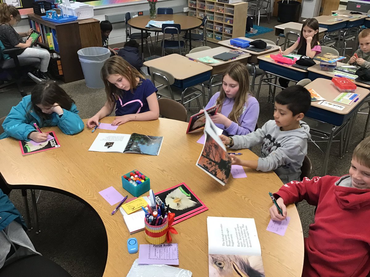 weimer_carrie's tweet photo. Using SOS strategies in guided reading with 2nd graders while learning about bald eagles. So much fun! #BPSProjectStem #PeterSarpyLovesSOS @DiscoveryEd https://t.co/Nh8dKeIjb7