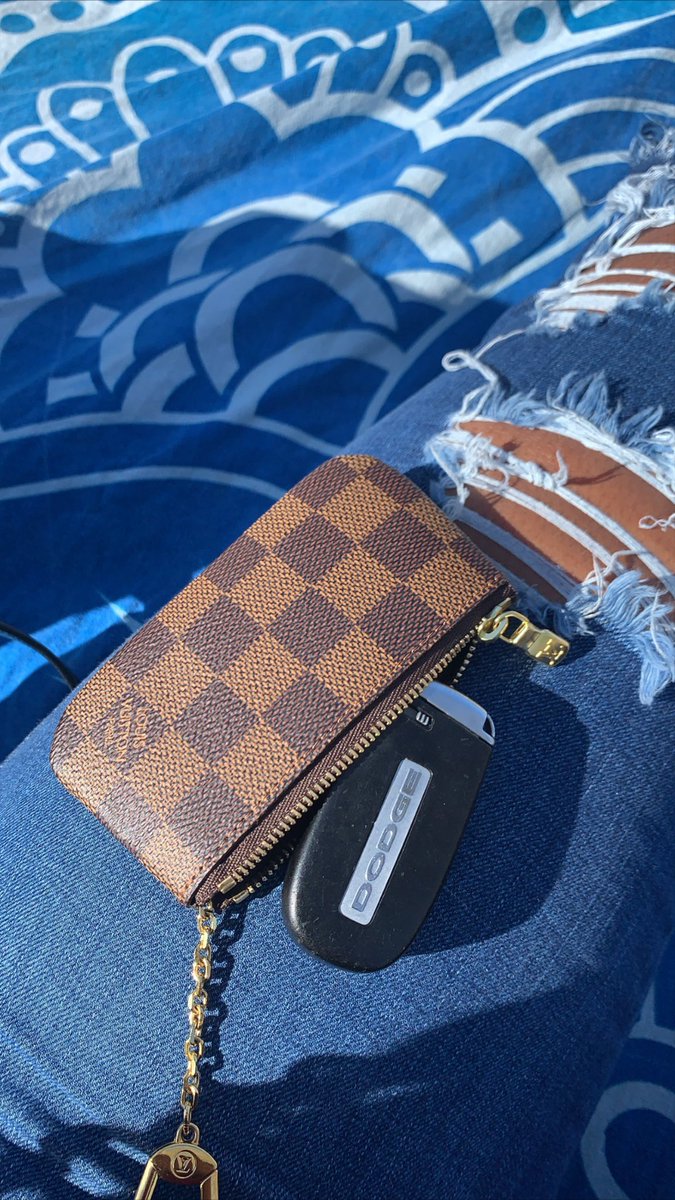 brandedcle's tweet image. Money shot 💶

#LouisVuitton #keypouch #LouisVuittonkeypouch 

instagram.com/p/B9mlgDXpRaG/…