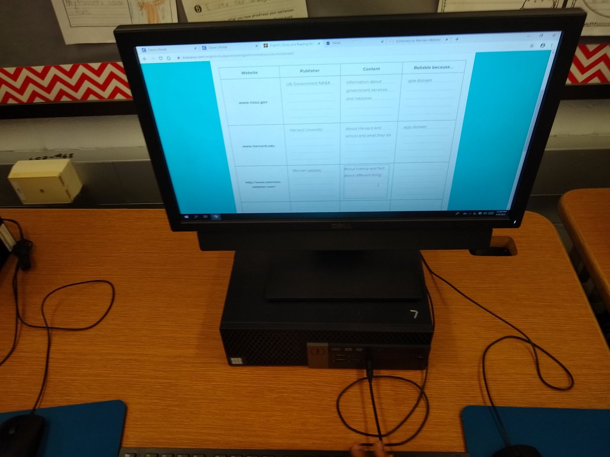 allisontmonroe's tweet photo. @Vaughan3rdGrade students are using #BrainPOP to learn about the reliability of online sources when researching. They then can fill out the work on their own computers. #rocketswrite @VaughanRockets https://t.co/TwQx337IQZ