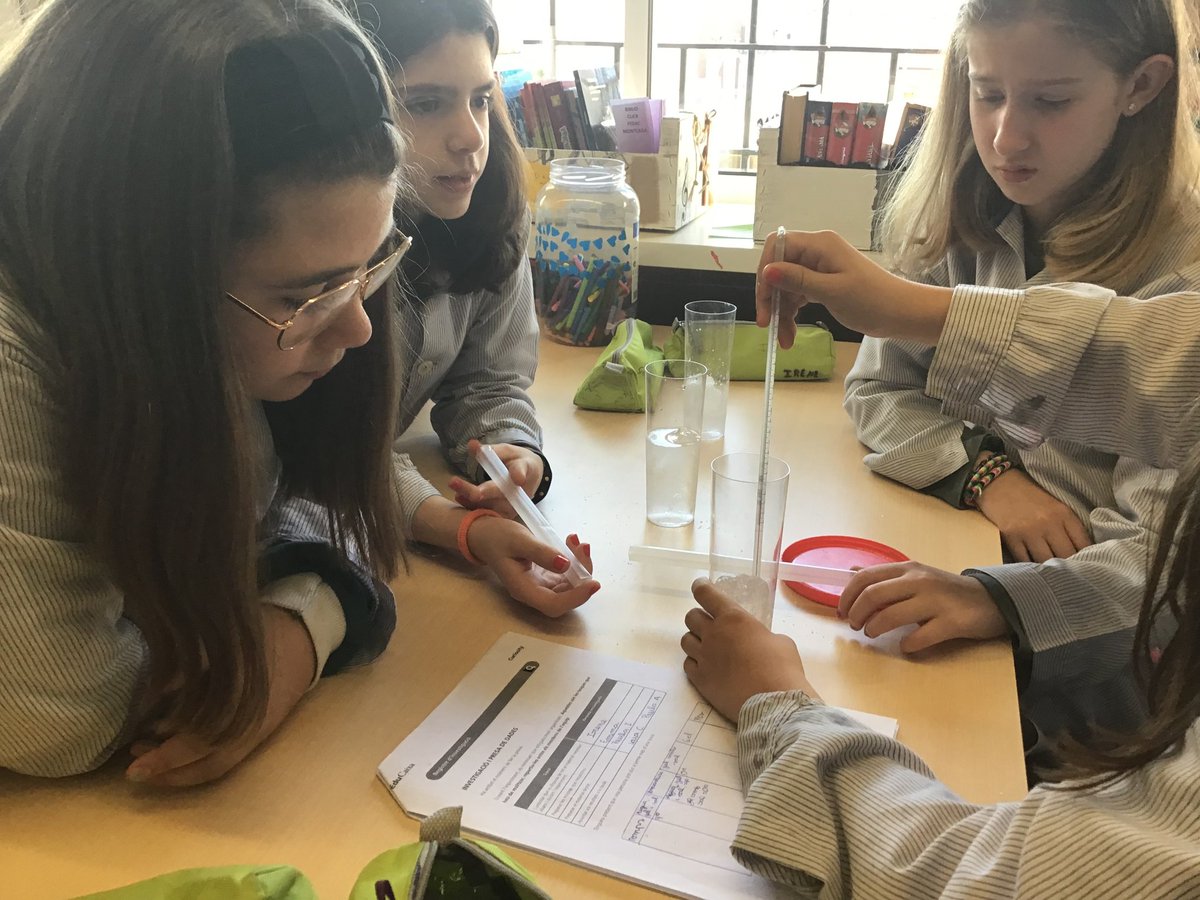 Dabian21's tweet photo. Per què posem sal al gel?
A Cicle Superior millorem la nostra competència científica amb propostes dinàmiques i recursos basats en la indagació.  #EduCaixa 
Planifiquem, formulem hipòtesis, recollim dades i trobem respostes.  @EscolesFEDAC @FEDACMontcada https://t.co/vTh947GZtD