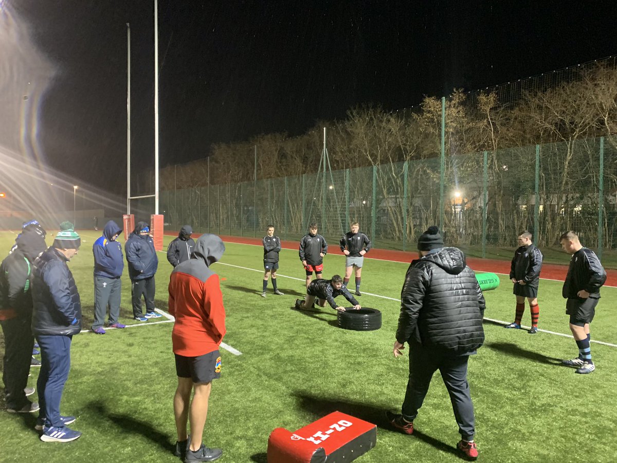 WRUDragonsREOs's tweet photo. Great CPD @CSEYstradMynach this evening in very wet conditions! 

Thanks to all coaches that attended and stuck through the wind &amp; rain👏🏼

Also, thanks to Hub Officers for delivering! @jackcondy8 @JLav07 @Jonhughesrugby @JoelRaikes @MatthewLewisLSP 🙌🏼🏉✅ https://t.co/coGpYE6Wrs