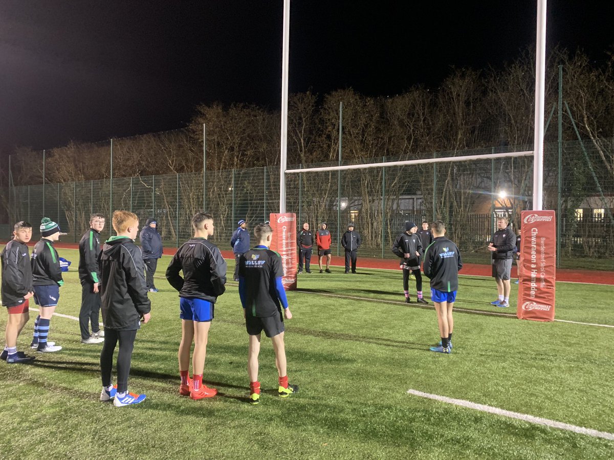 Great CPD <a href="/CSEYstradMynach/">CSE Ystrad Mynach</a> this evening in very wet conditions! 

Thanks to all coaches that attended and stuck through the wind &amp; rain👏🏼

Also, thanks to Hub Officers for delivering! <a href="/jackcondy8/">Jack Condy</a> @JLav07 @Jonhughesrugby <a href="/JoelRaikes/">Joel Raikes</a> @MatthewLewisLSP 🙌🏼🏉✅