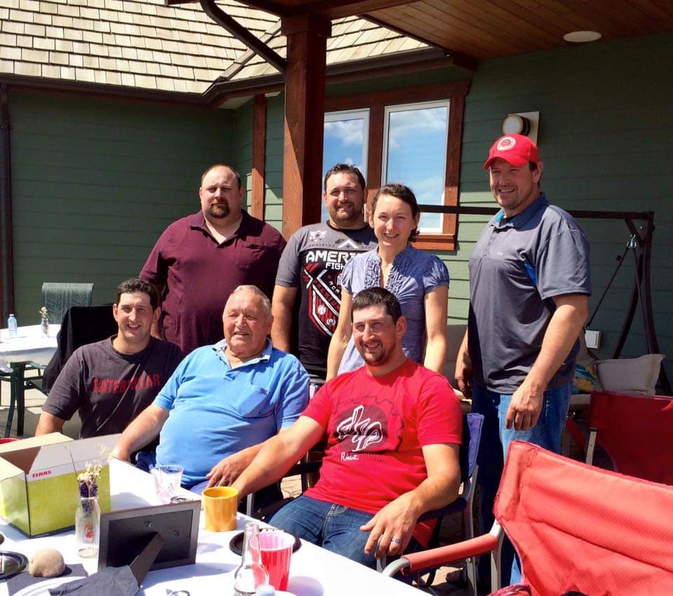 hawkeycanada's tweet photo. This my family. We are the Meier family. I have 3 older brothers Mike Tony and Chris. I have 2 older sister Julie and Barb. I refer to them as the Wizards because they are hella smart and my twin bro Karl and I. Plus my Mom and Dad. We are meiernation and has a #meiernation https://t.co/M8bp6bWHuK