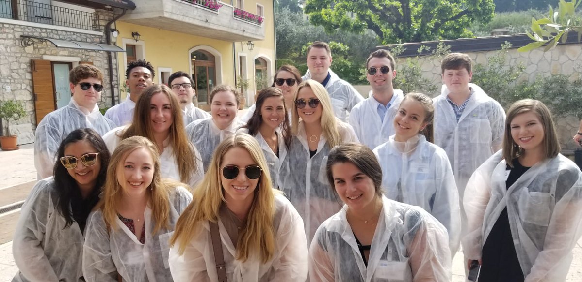 Packing for a #businesstrip abroad isn't as hard as you might think - 5 ESSENTIAL PACKING TIPS FOR YOUR TRIP ABROAD: bit.ly/3aM0Adr

#studyabroad #internationalbusiness #travelblog