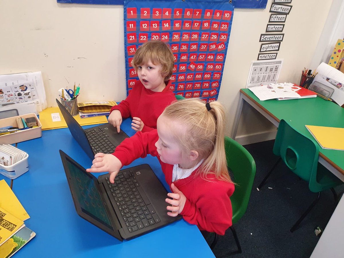 DringhousesPS's tweet photo. Class 3 (Y1) developing their independent computing skills and learning how to stay safe online. #DringComputing https://t.co/9faPxJXqZB