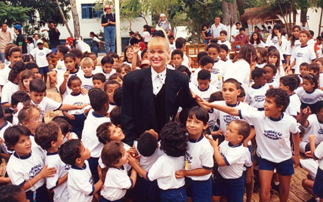 Apesar de todo o sucesso, o maior orgulho da apresentadora é a Fundação Xuxa Meneghel, que manteve durante 28 anos.A Fundação atendia crianças em situação de vulnerabilidade social da comunidade de Pedra de Guaratiba, no RJ, onde desenvolvia um trabalho de assistência social.