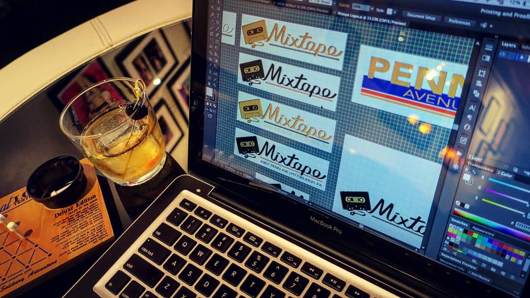 Choose your distraction... or have all 3 // drinks ✔ free games ✔ free wifi ✔