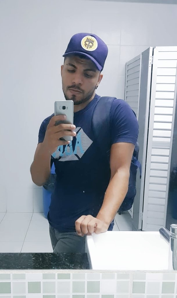 lucas_surtada's tweet photo. Azul é o novo preto. https://t.co/Vfj9MIuHId