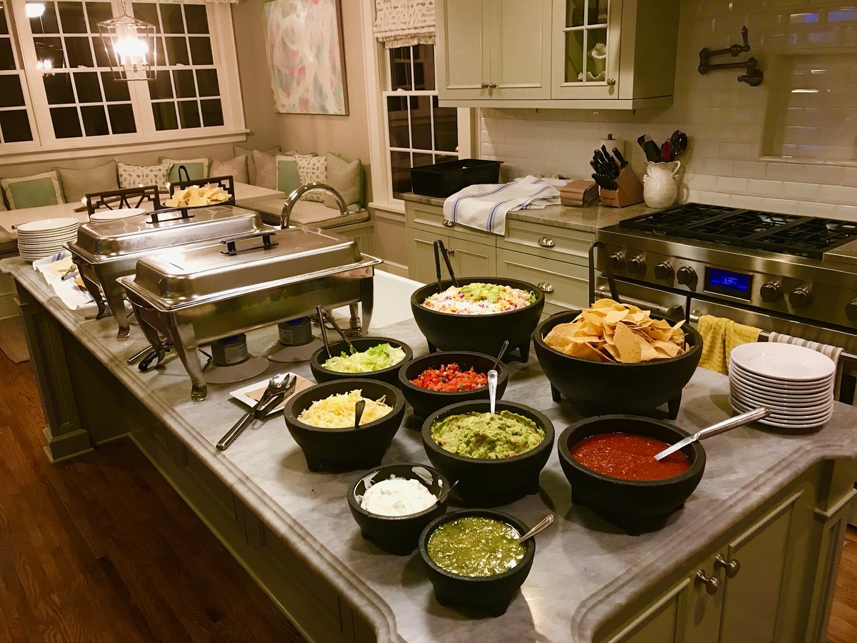 Don't want to come to the food, we can bring the food to you. 

#CantinaCanCater