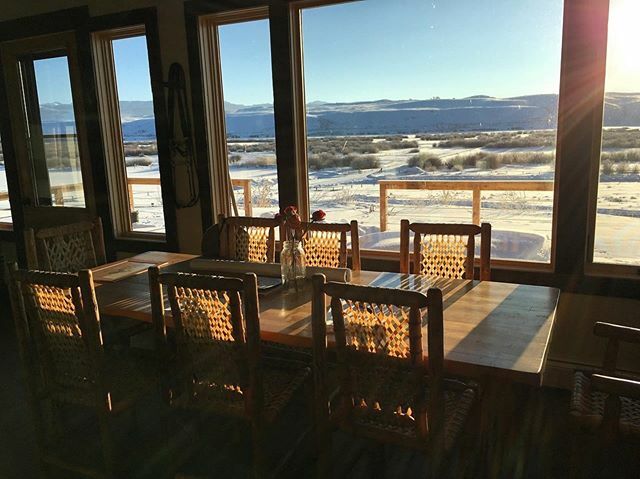 OHFCo's tweet photo. A Wyoming Winter and sunlight though rawhide on some Old Hickory dining chairs. Perfectly at home....
Thanks for the photo 📷 @jessie_henningsen! https://t.co/qhVZWcDNqB https://t.co/fd1VrRZHsP