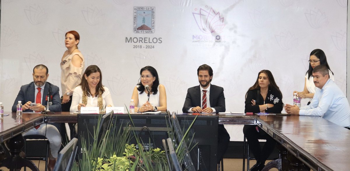 SDEyT_Morelos's tweet photo. @AnaCecilia_Rdz, titular de la #SDEyT, dio la bienvenida a funcionarios gubernamentales de países latinos como Costa Rica 🇨🇷, Panamá 🇵🇦 y El Salvador 🇸🇻, para abordar temas económicos internacionales y acordar futuros proyectos que detonarán la inversión en dichos países. 🤝 https://t.co/sa2RNtfsDf