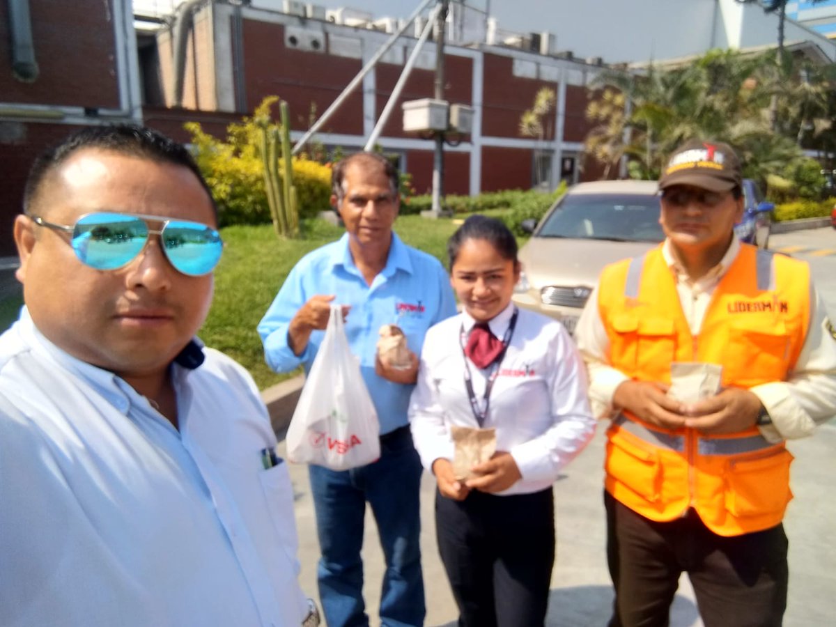 30Limache's tweet photo. Entrega de presentes a los Liderman de la Zona de Ate por el Día del Vigilante Peruano. https://t.co/KuXBuW2CGu