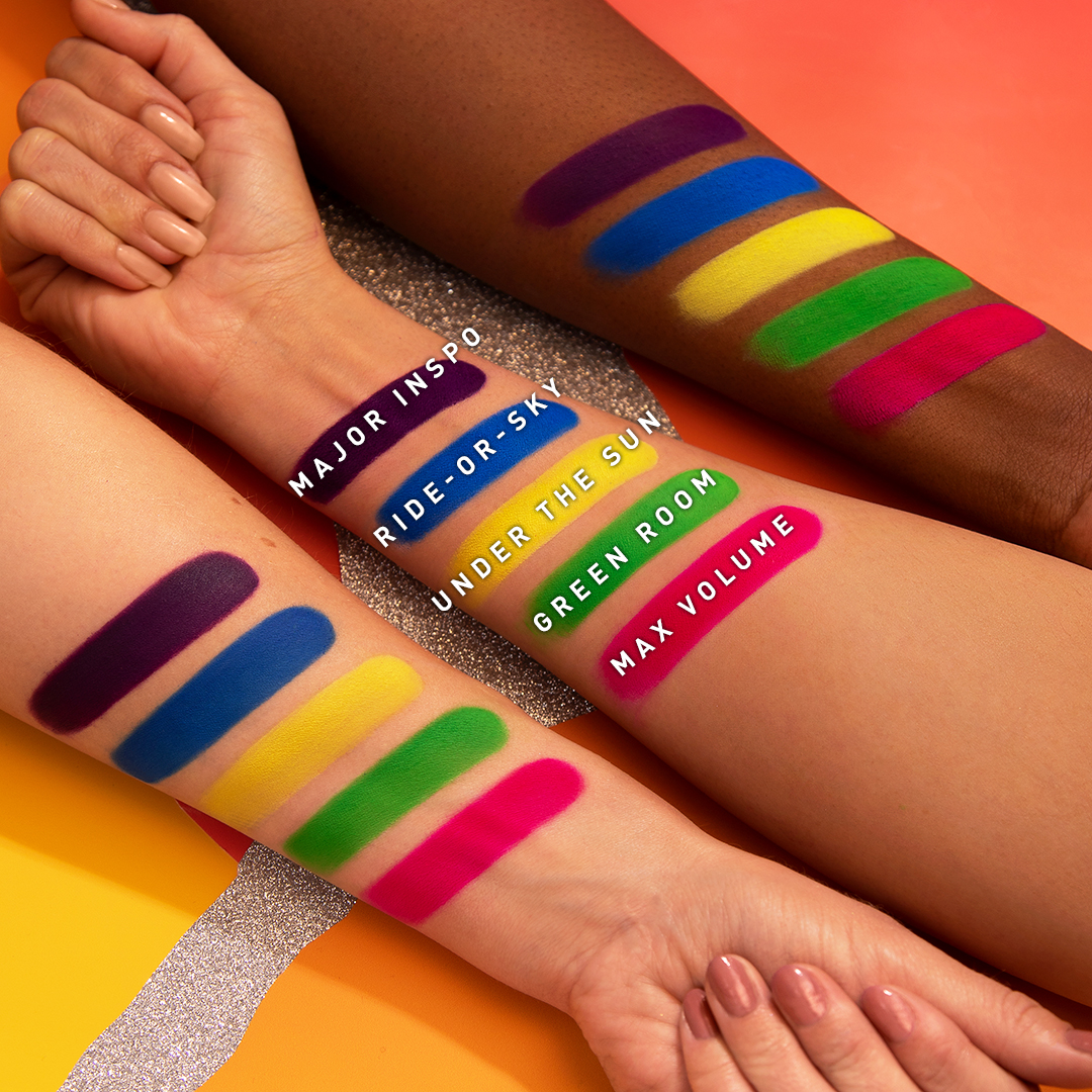 MorpheBrushes's tweet photo. (1/2)Which shade is screaming your name? ↘ 🙌 ⁣
⁣
YASS to this lineup from @Saweetie's 24A Artist Pass Artistry Palette 🙌 ICY Girls, get ready for these amped-up pigments &amp; four super-sized graphic glitters that are ready to perform. 🎶🔥🎟️ 
⁣
#saweetie #24APalette #mytype https://t.co/pdYZz4IyVv