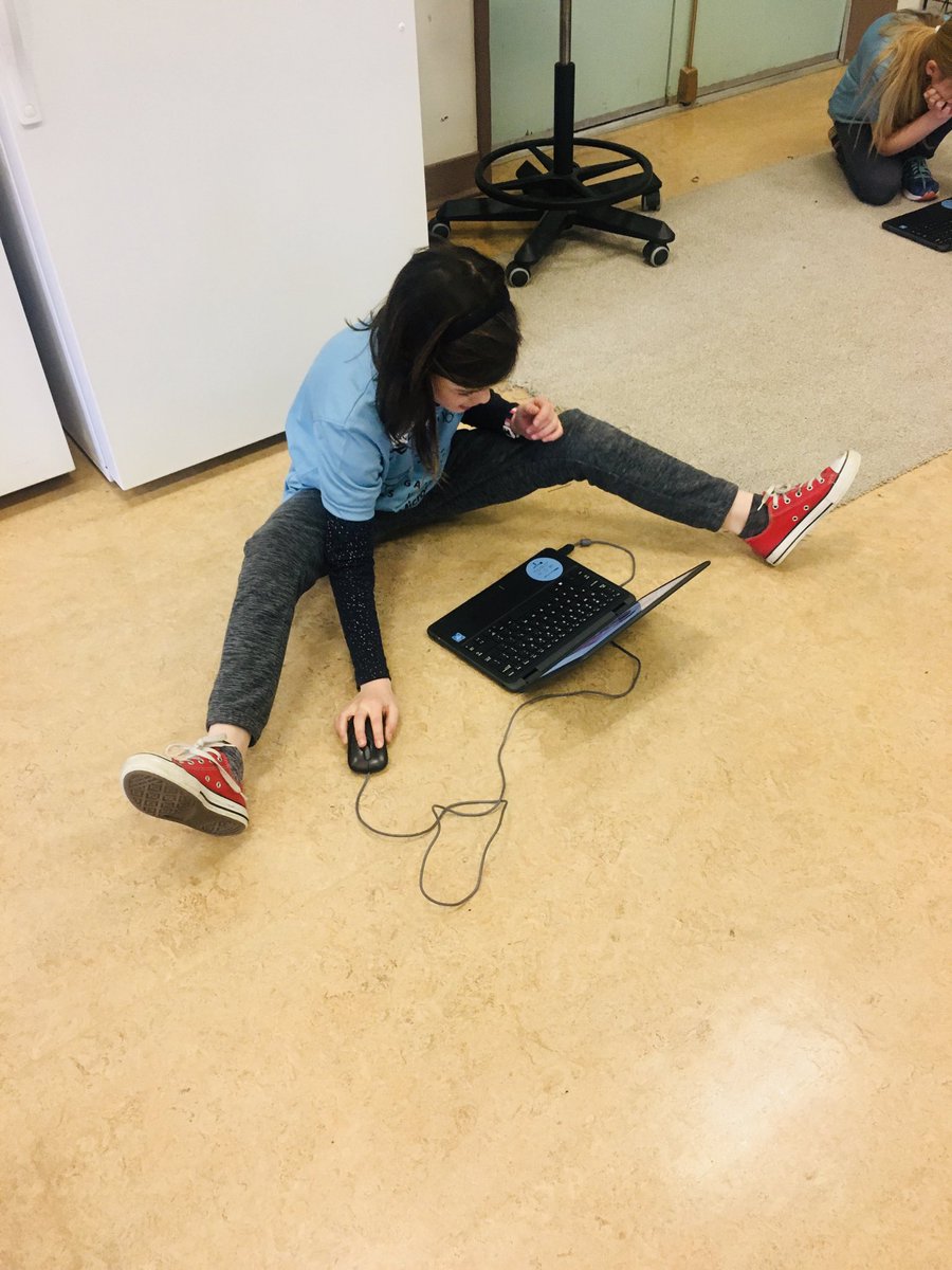 Girls Who Game workshop at Uplands today! #girlswhocode #sd67