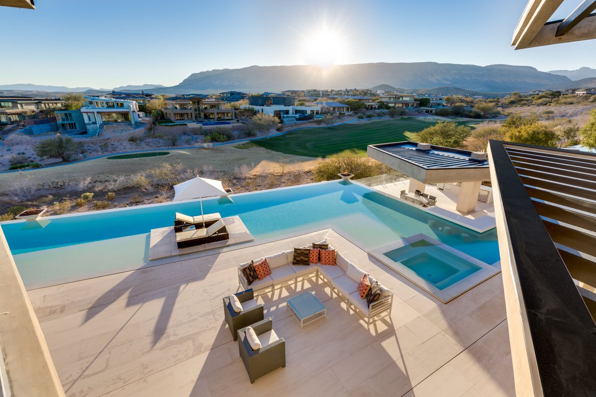 GrowthLuxury's tweet photo. It's warming up in the Valley, and we love having a beautiful pool to lounge in. Which of these would you sit by all summer?
.
.
.
#GrowthLuxury #LasVegas #Vegas #Luxury #DreamHome #LuxuryHomes #LuxuryLiving #Instahome #RealEstate #Poolside https://t.co/O6sSitiIrs
