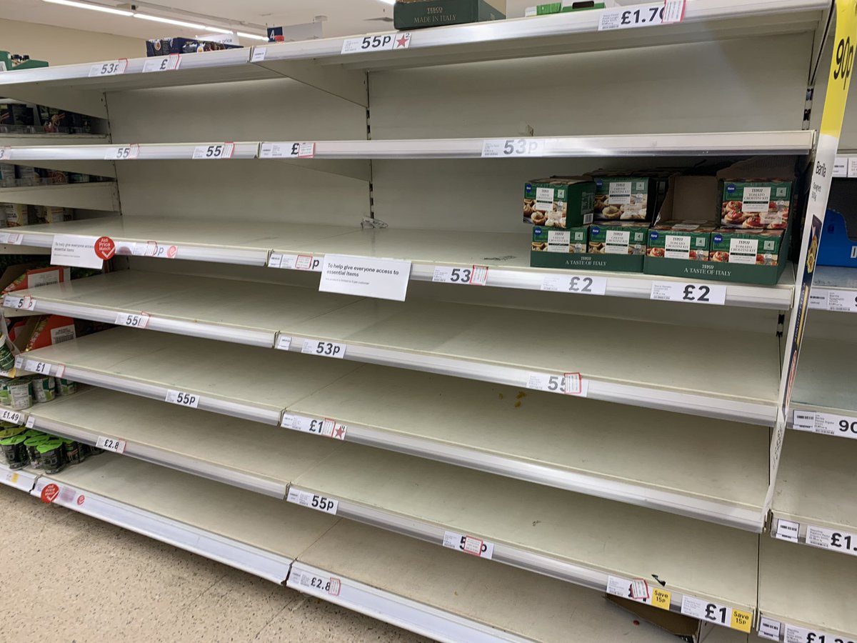 utsch's tweet photo. No apocalipse que alguns britânicos esperam, vão faltar papel higiênico (?), lenços umedecidos, papel toalha e macarrão. https://t.co/5zqx6vSUFX