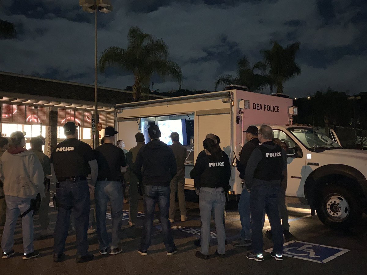 DEALosAngeles tweet media