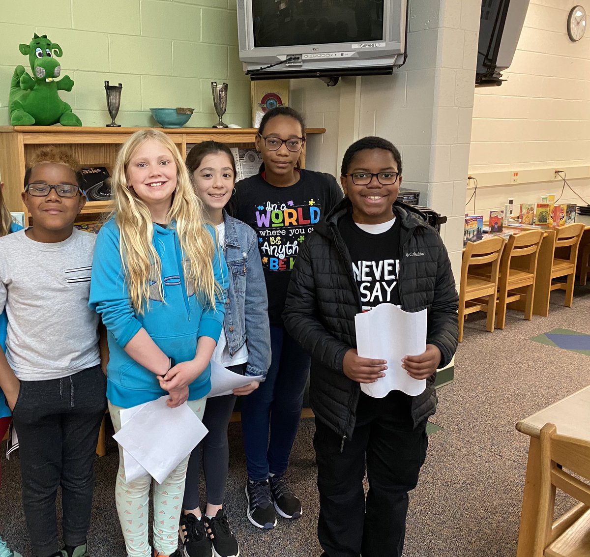 MNLockett's tweet photo. Love these faces! Had a great visit with the LES alum/LIS ambassadors and jazz band today!!! #lesltps https://t.co/XhjY1WpLkz