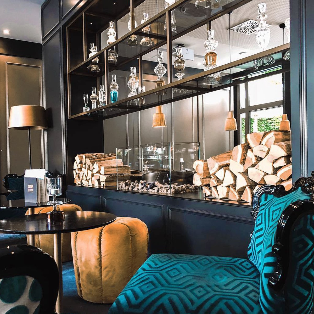 MotelOne's tweet photo. Does it get cosier than #MotelOne Munich-Sendlinger Tor? This lovely shot by René captures the essence of our #onelounge perfectly. It fuses the #baroque with the #modern - think plush #velvetchairs, #designerlamps and a #fireplace. Need a drink with that? #motelonemunich https://t.co/4bqfkeY58b