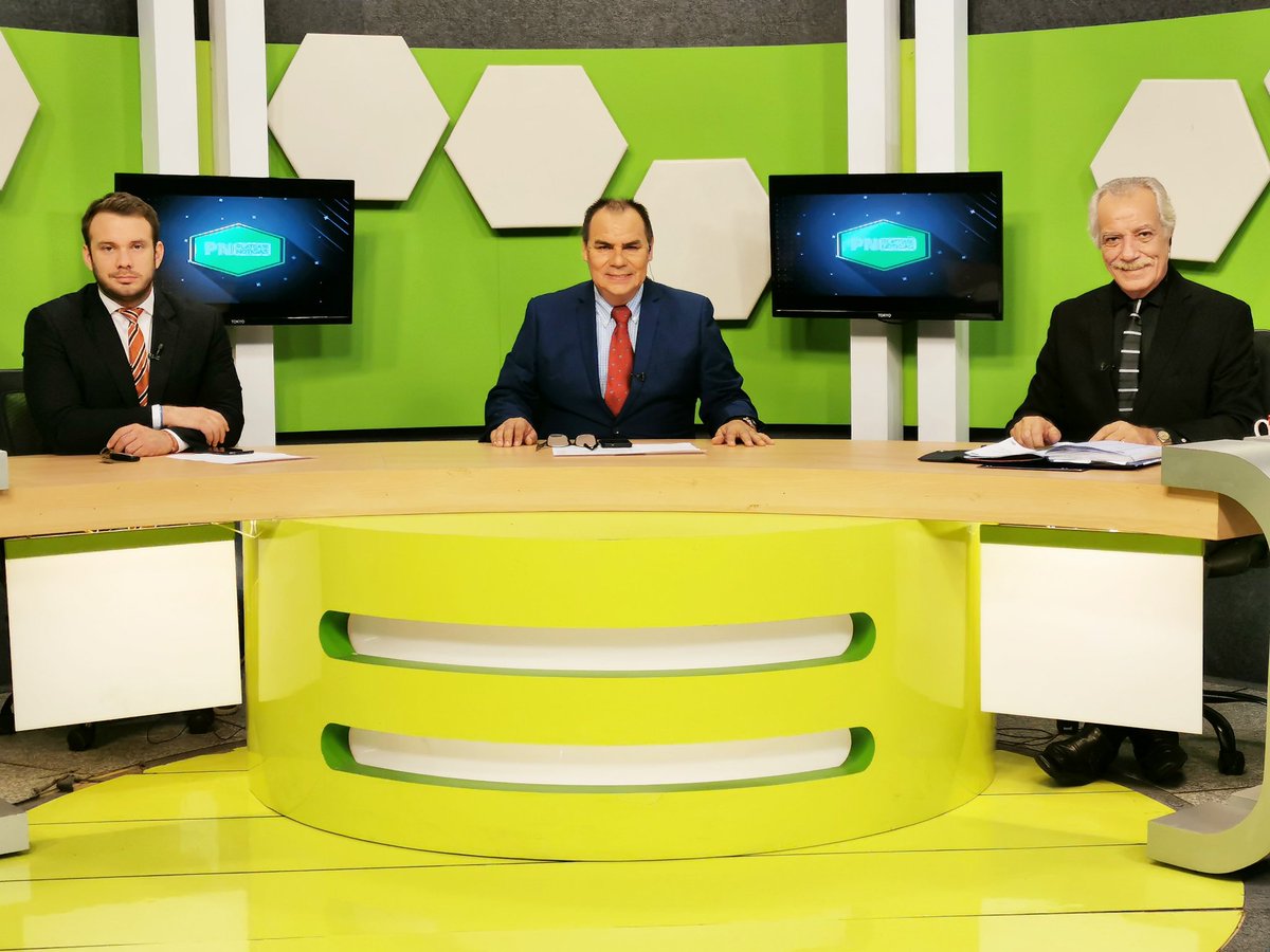 PlateaPy's tweet photo. ¡Más que listos! 💪 Se encuentran @HectorCorte1 @JorgeEsteche27 y @edwin_storrer para acompañarte #EnVivo 📡 por @Paravision5 📺 hasta las 14:30hs 🕘 en #PlateadeNoticias ⚽. https://t.co/zghSf4Lvuz