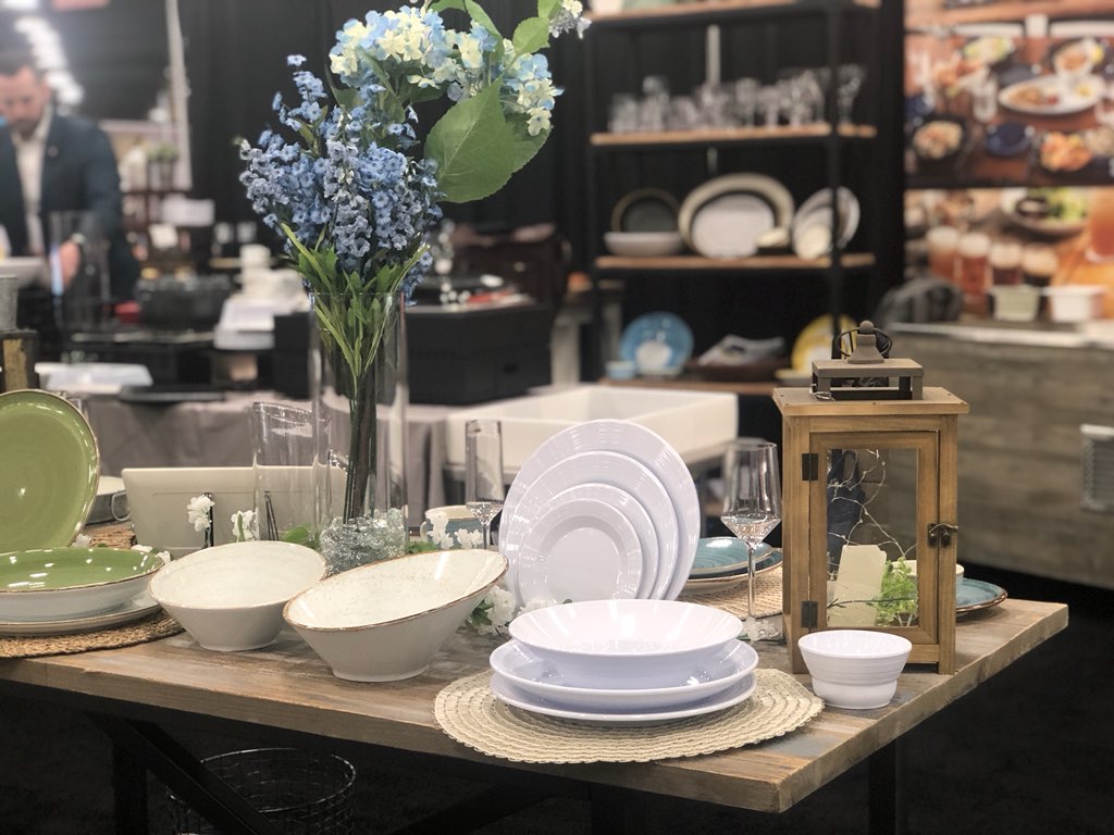 GETEnterprises's tweet image. Come see us at CaterSource booth 709 today for head-turning styles and budget-saving durability! #catersource2020 #chefs #catering #designedtoserve