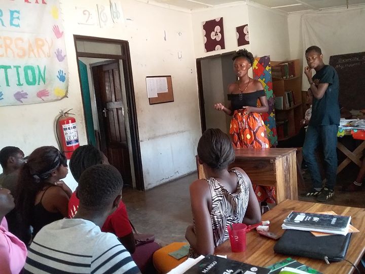 AEProgram's tweet photo. Today in college prep class the students were given an assignment to prepare for a presentation.  They were also taught how to dress and present well for college. #gettingreadyforcollege #collegeprep #studentleaders #collegereadiness https://t.co/vu3QeZZ874