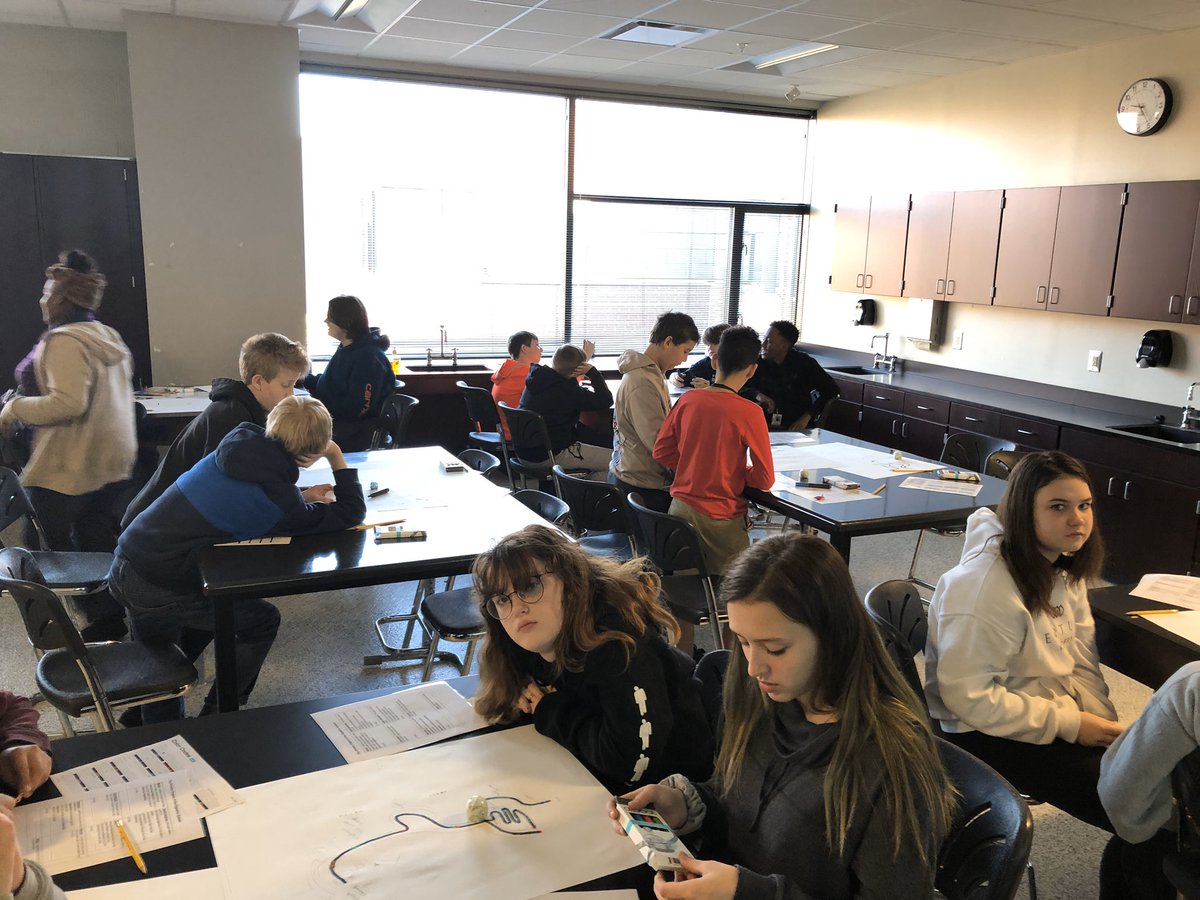 ChapinMiddle's tweet image. 7th grade science students are using Ozobots for their introduction to the digestive system.  The challenge is to connect the Ozobots actions with the process of each organ as it “passes” through the Primary Digestive System!#cmsscience #ourDISrocks #pridein5 #lexrich5schools