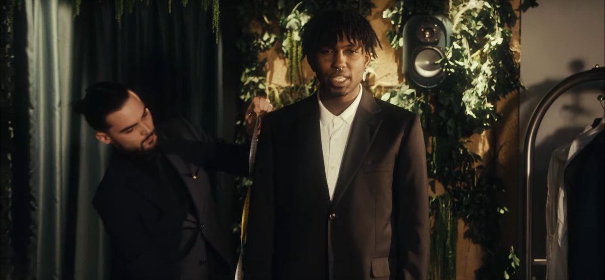 Youv Dee enchaîne avec le clip du titre "Hôtel 5", produit par Noxious !

"J'vais m'isoler sur ma planète Mars, t'inquiète pas que rien ne m'arrêtera"

🏩 PAROLES : genius.com/Youv-dee-hotel…