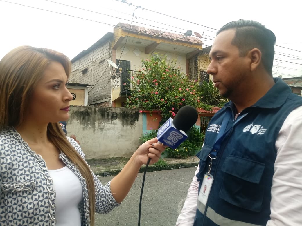 Salud_Guayas's tweet photo. @DrGuzmanFer, Director Distrital, informa en ⁦@tctelevision⁩ sobre las medidas preventivas contra dengue, chikunguya y zika #TemporadaLluviosaEc #MiBarrioSinMosquito #MSPdeTodosyParaTodos https://t.co/IG7He8B7xz