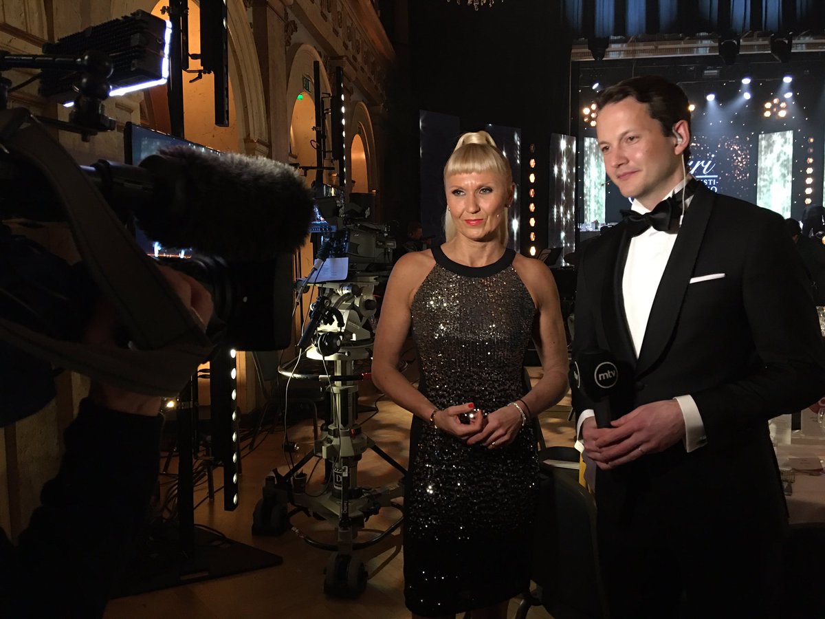 #sjp2019 aivan pian. Sitä ennen <a href="/RipsaKP/">Ripsa Koskinen</a> ja <a href="/jaakkoloikkanen/">Jaakko Loikkanen</a> tekevät nopeasti keikan Seitsemän uutisiin.