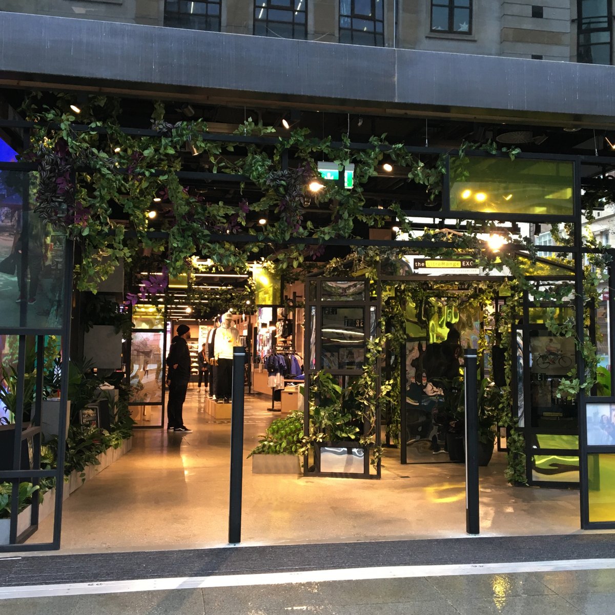 ISinstore tweet media