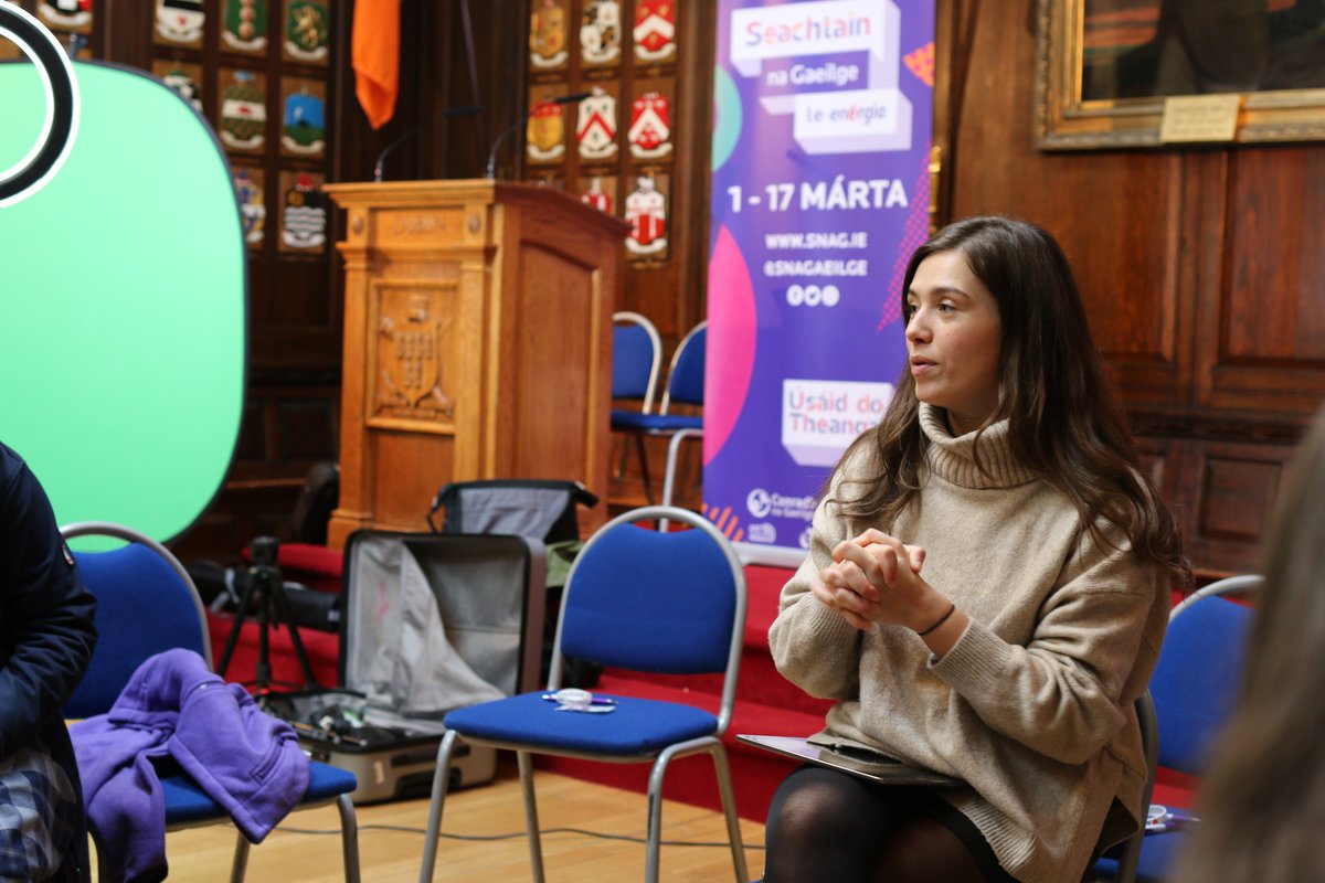 siomhanir's tweet photo. Thug mé faoi cheardlann MoJo (mobile journalism) leis na daltaí a bhí i láthair ag ócáid #LNMS20 inniu - ábhar spéisiúil a bhíonn spéis ag daoine óga i gcónaí ann. De ghnáth foghlaimím neart uathu chomh maith! #SnaG20 https://t.co/neYFUEO5Rz