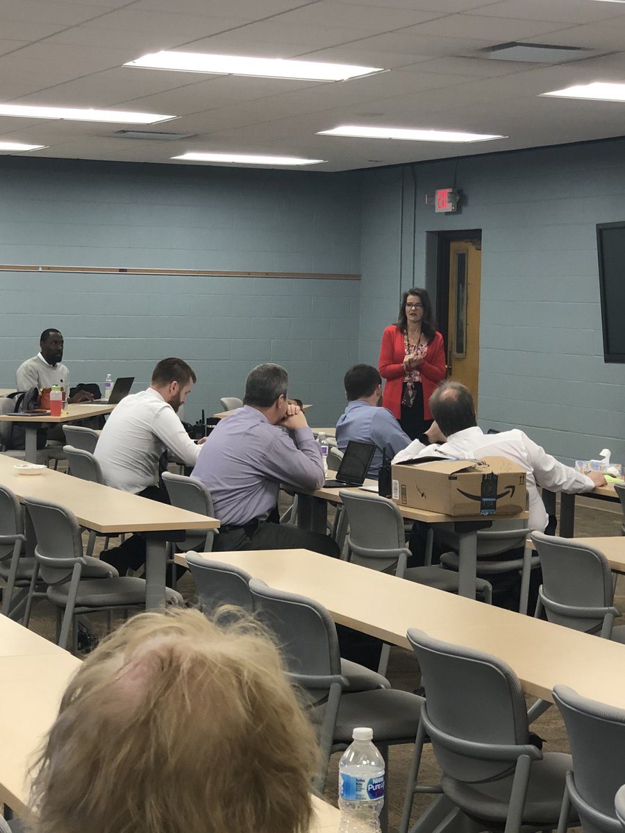 kelwatts's tweet photo. Teachers sharing their technology with principals. #paperless #stem #readerstheather @cabellschools #coding https://t.co/O3hZNMKwt6