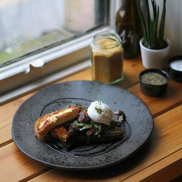 BLOOM SHROOMS
What better way to enjoy mushrooms than cooked in a thyme &amp; garlic cream sauce with halloumi, wilted spinach and poached egg on toasted sourdough. The most perfect brunch to get you through the day. ift.tt/2Q4Mv2M