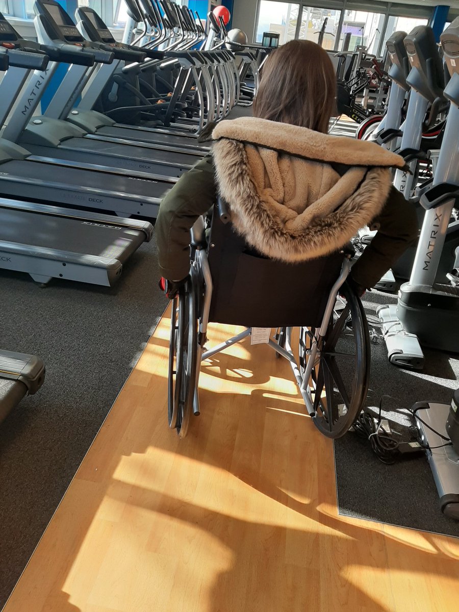 pinkfanwa's tweet photo. Exploring universal design as part of our #OICmodule such an amazing experience which highlighted some of the enviromental barriers those in wheelchairs can face impacting on occupational performance ♿ #socialinclusion #studentOTgoals @OTLeeds https://t.co/kTyHgLuVaH