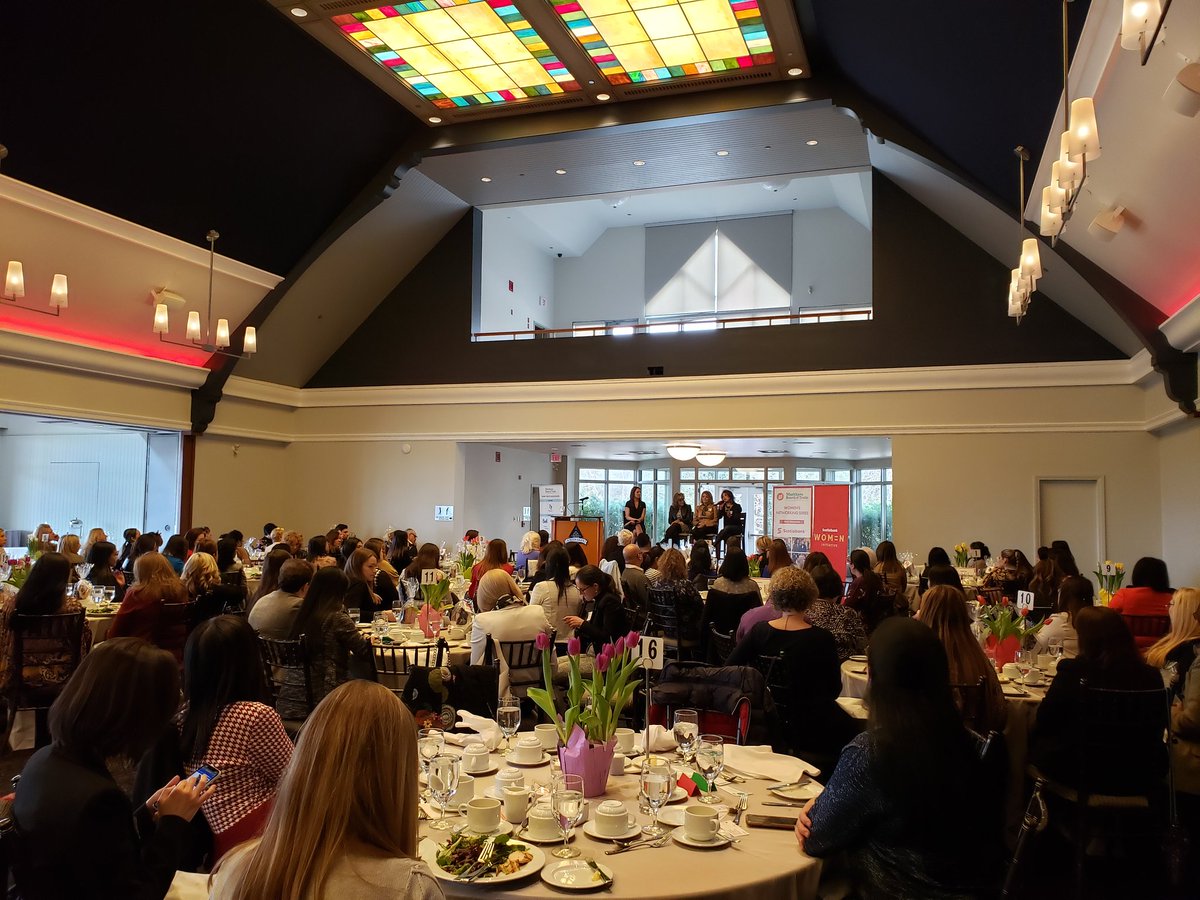HiltonMarkham's tweet photo. Connecting at the @Markhamboard of Trade Women's #Networking #Luncheon #markhamboardoftrade #mbtnetworking https://t.co/HzcgRlHGHW