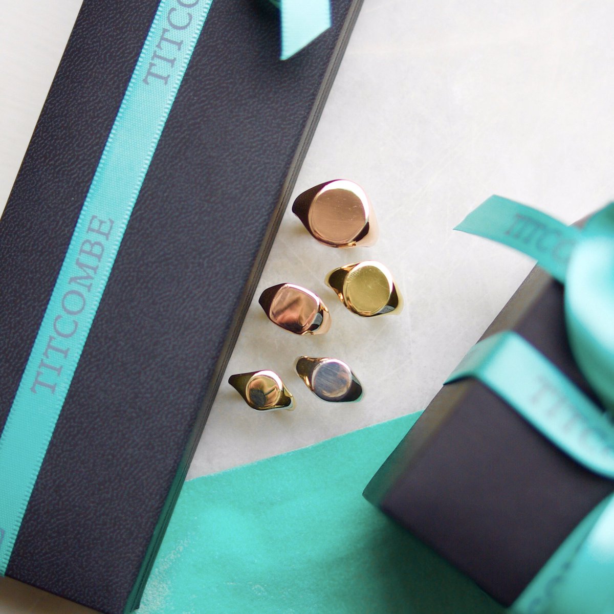 Bespoke signet rings, made to order in your choice of size, shape, and metal. Finished with outstandingly detailed and perfectly executed hand engraving.
•
#signet #signetring #bespokering #bespokejewellery #sealengraving #handengraving #jotd #outstanding #detail