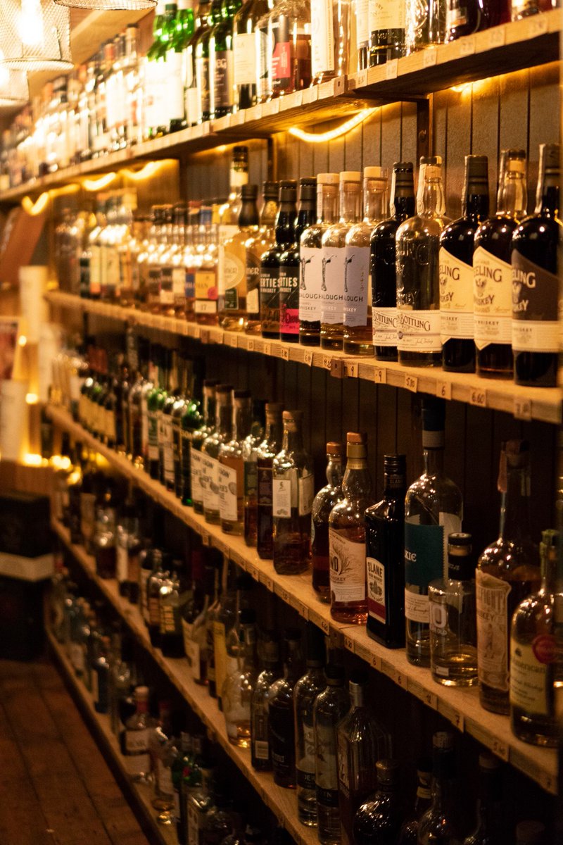 whiskeydingle's tweet photo. It's another rainy day in Dublin city, come in and enjoy a pour of liquid sunshine at the #DingleWhiskeyBar this whiskey Wednesday 🥃
#whiskeywednesday #whiskeybar #dublin #drinkresponsibly https://t.co/DFDWVbESag