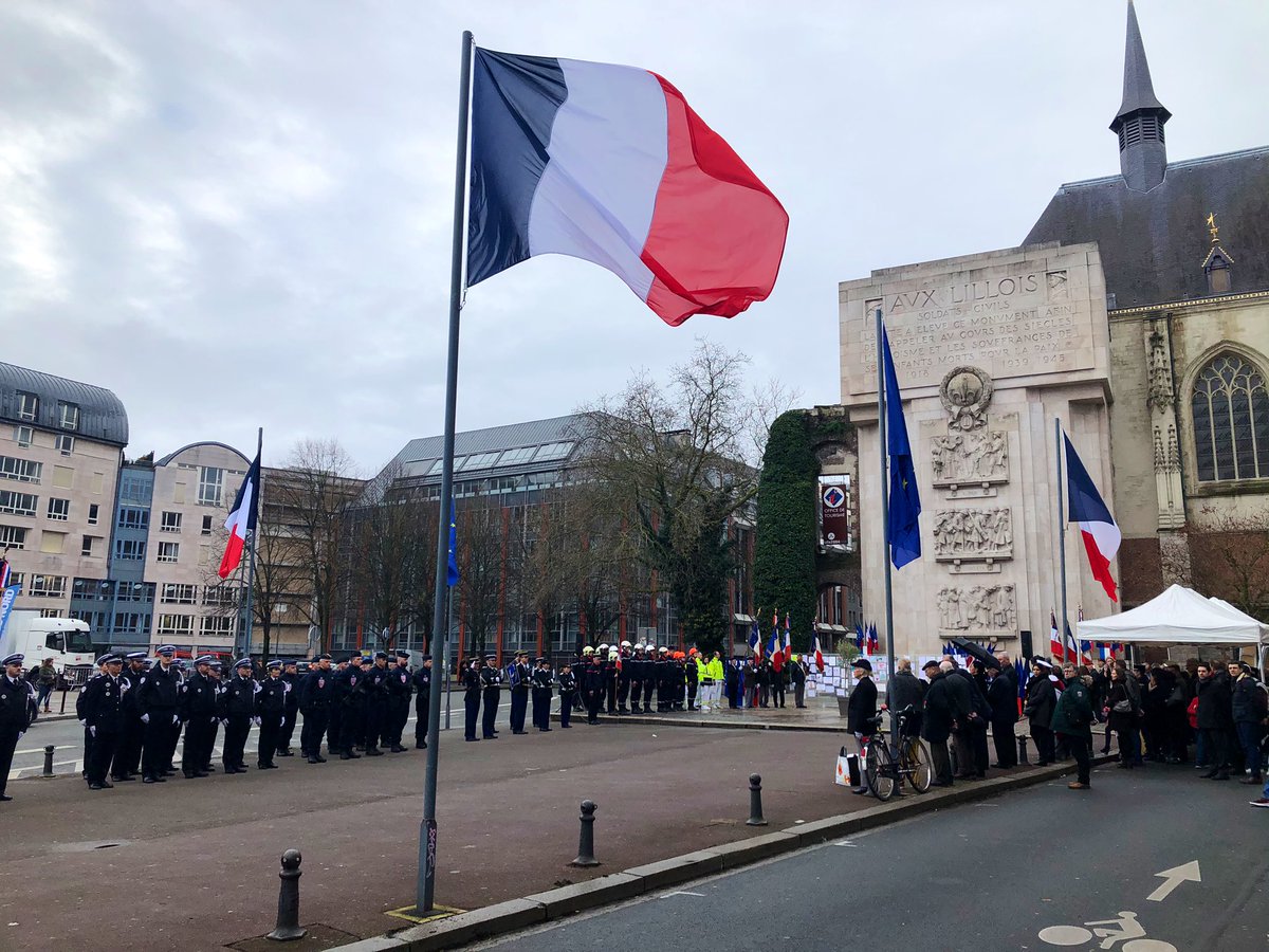 PierrickBgs's tweet photo. 16 ans après Atocha, 8 ans après Montauban et Toulouse... Toute première  cérémonie en hommage aux victimes du terrorisme en France et partout en Europe. Ici à #Lille, tous rassemblés pour honorer leur mémoire au cours d’une cérémonie bouleversante.

Nous ne vous oublions pas. 🌹 https://t.co/10o0HatOtl