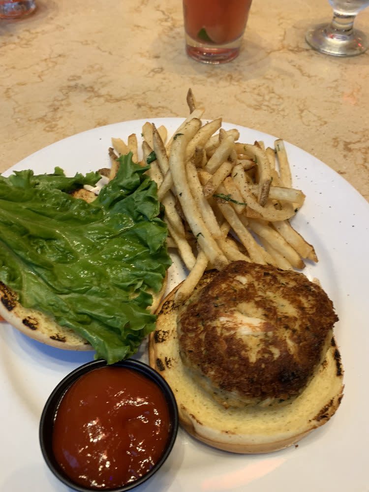 BBGWDC's tweet photo. You'll love our crab cake sandwich! 🦀

📷: Danielle J. https://t.co/l3eyPNbunh