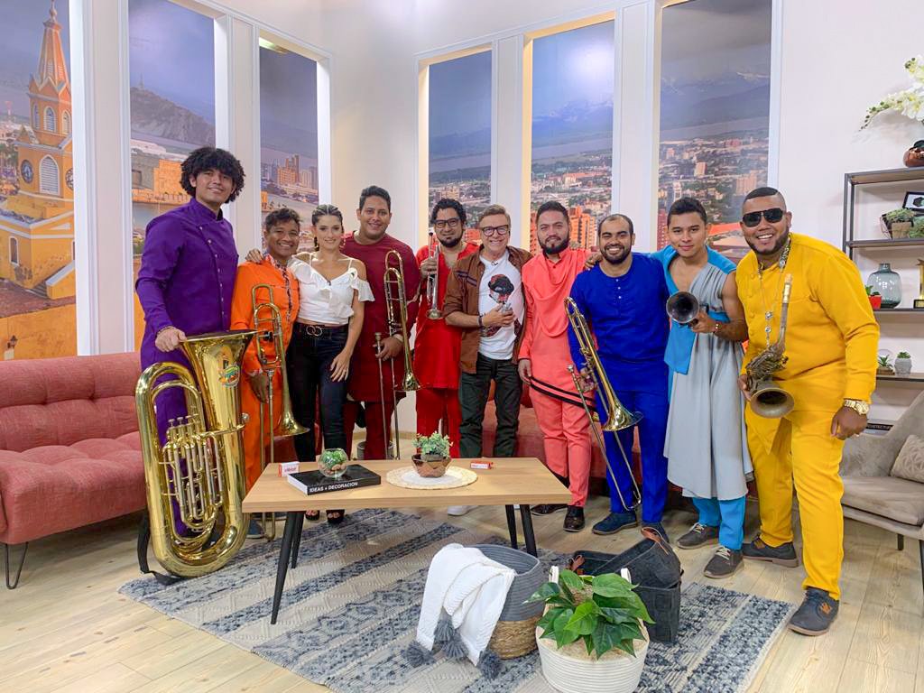 papayebrass's tweet photo. Hoy en #HoyEsElDia del canal @CanalTelecaribe
.
.
#papayebrass #papayefans #PPYB #brassband #brass #band #music #musica #trombone #trombon #trumpet #trompeta #drumset #bateria #saxofon #saxophone #santoto #santotomas #colombia #barranquilla #atlantico #caribe #tuba #bass https://t.co/yuvpPAq21q