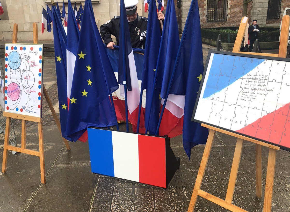 PierrickBgs's tweet photo. 16 ans après Atocha, 8 ans après Montauban et Toulouse... Toute première  cérémonie en hommage aux victimes du terrorisme en France et partout en Europe. Ici à #Lille, tous rassemblés pour honorer leur mémoire au cours d’une cérémonie bouleversante.

Nous ne vous oublions pas. 🌹 https://t.co/10o0HatOtl