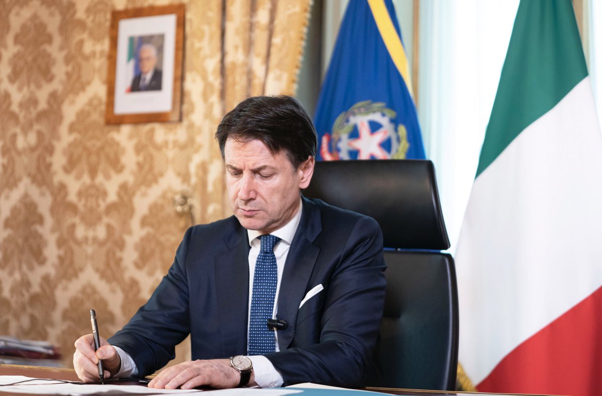 GiuseppeConteIT's tweet photo. Ai tanti cittadini preoccupati per il lavoro, per le loro attività, alle mamme, ai papà, ai nonni e agli amici che oggi devono rimandare il loro abbraccio, voglio dire che lo Stato non si dimentica di voi. È al vostro fianco oggi e lo sarà domani: https://t.co/gdvgqb5EuO https://t.co/aPRXhifaT0