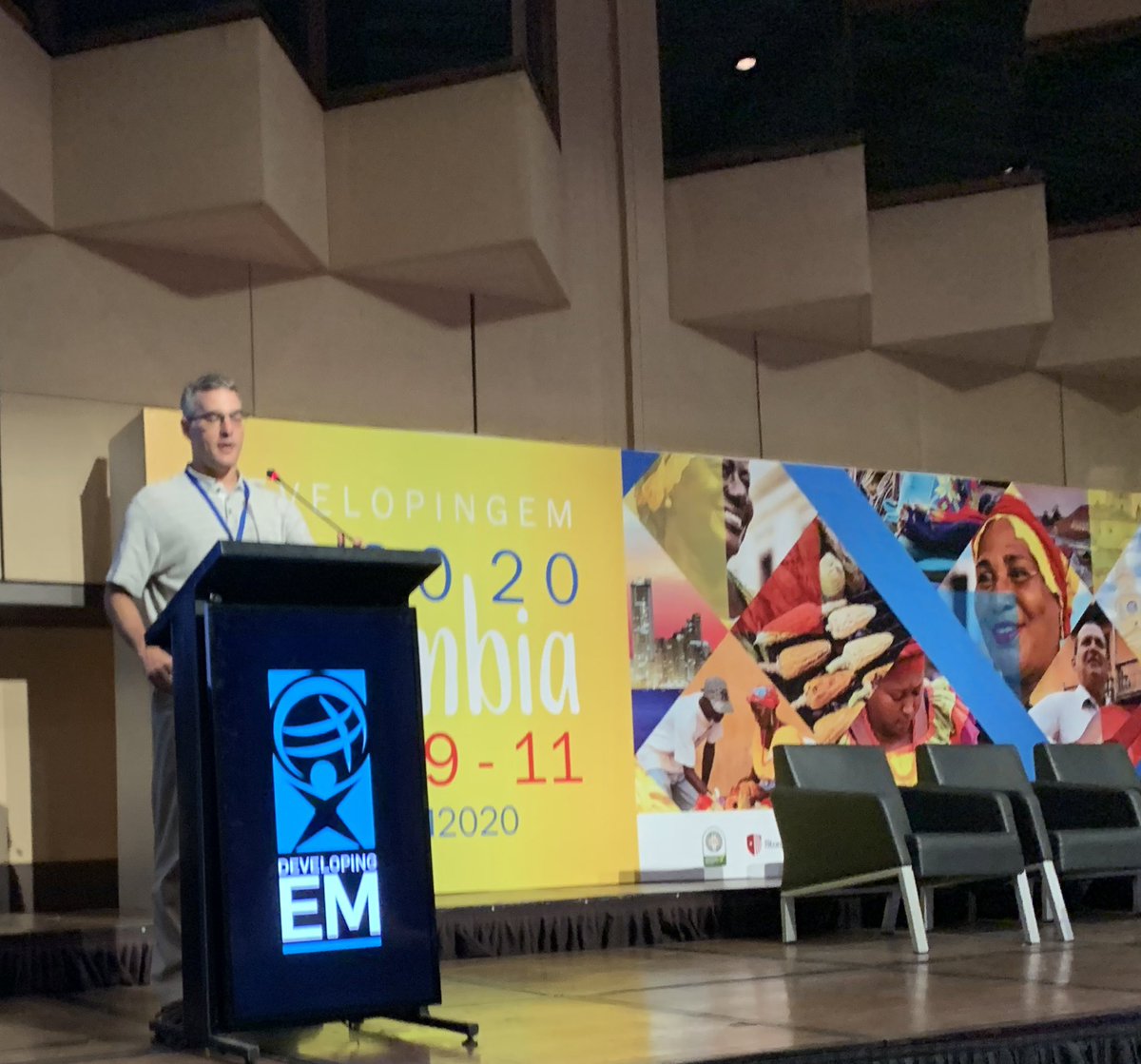 StonyBrookIEM's tweet photo. Critical care master Dr Brian Wright of @StonyBrookEM kicks off the adult EM track at #DevEM2020 @developingem #stonybrookiem #iem #development @emcrit #internationalem https://t.co/yV82BXgsWY