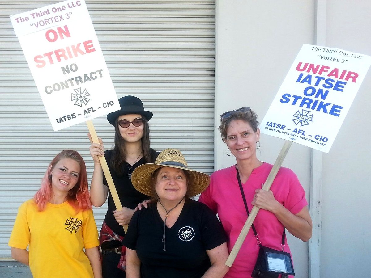 Local871's tweet photo. Wonder Women Wednesday: #ScriptSupervisors rallying around one of their own during the 2015 Sharknado strike.
#Union #Union #WonderWomanWednesday #ialocal871 #WomensHistoryMonth #IAWomenUp https://t.co/edMLnTqTQT