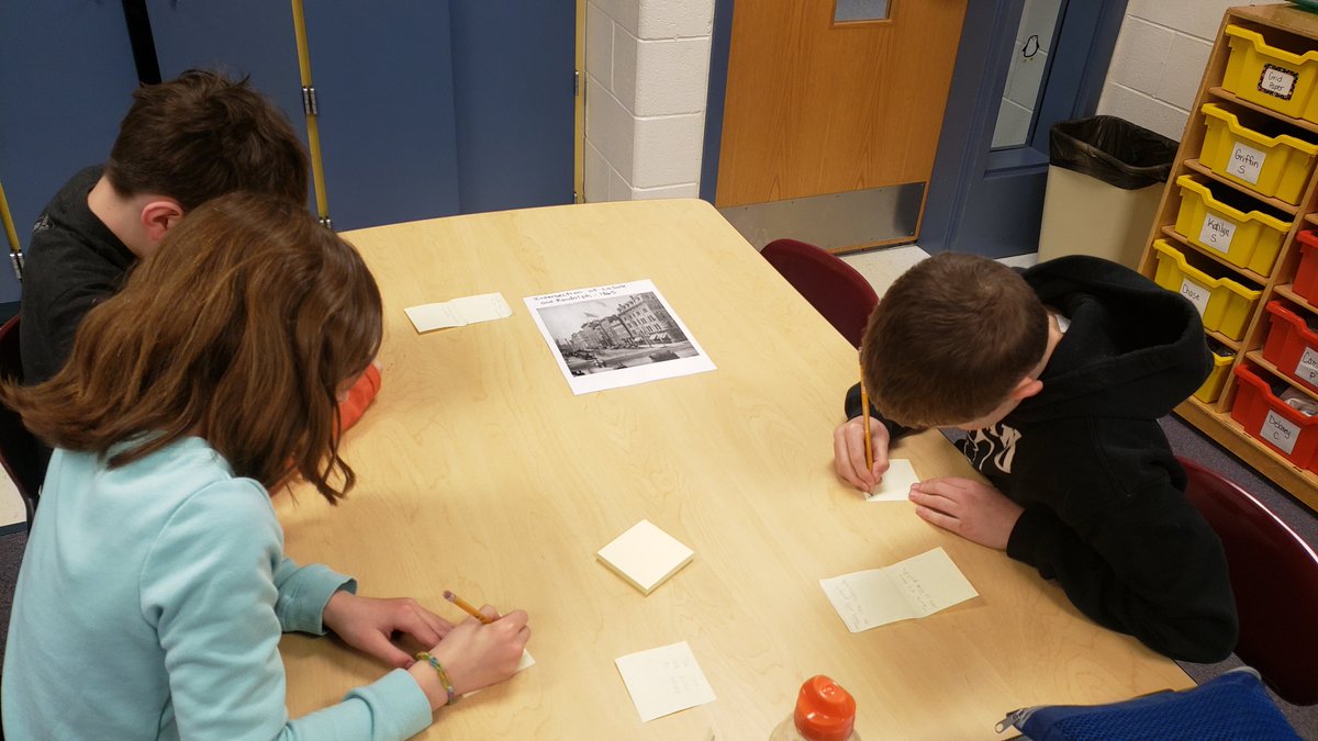 MrsEickman11's tweet photo. Examining photos of 1860s Chicago to learn more about the history of the city. https://t.co/fNhTXIGhXP