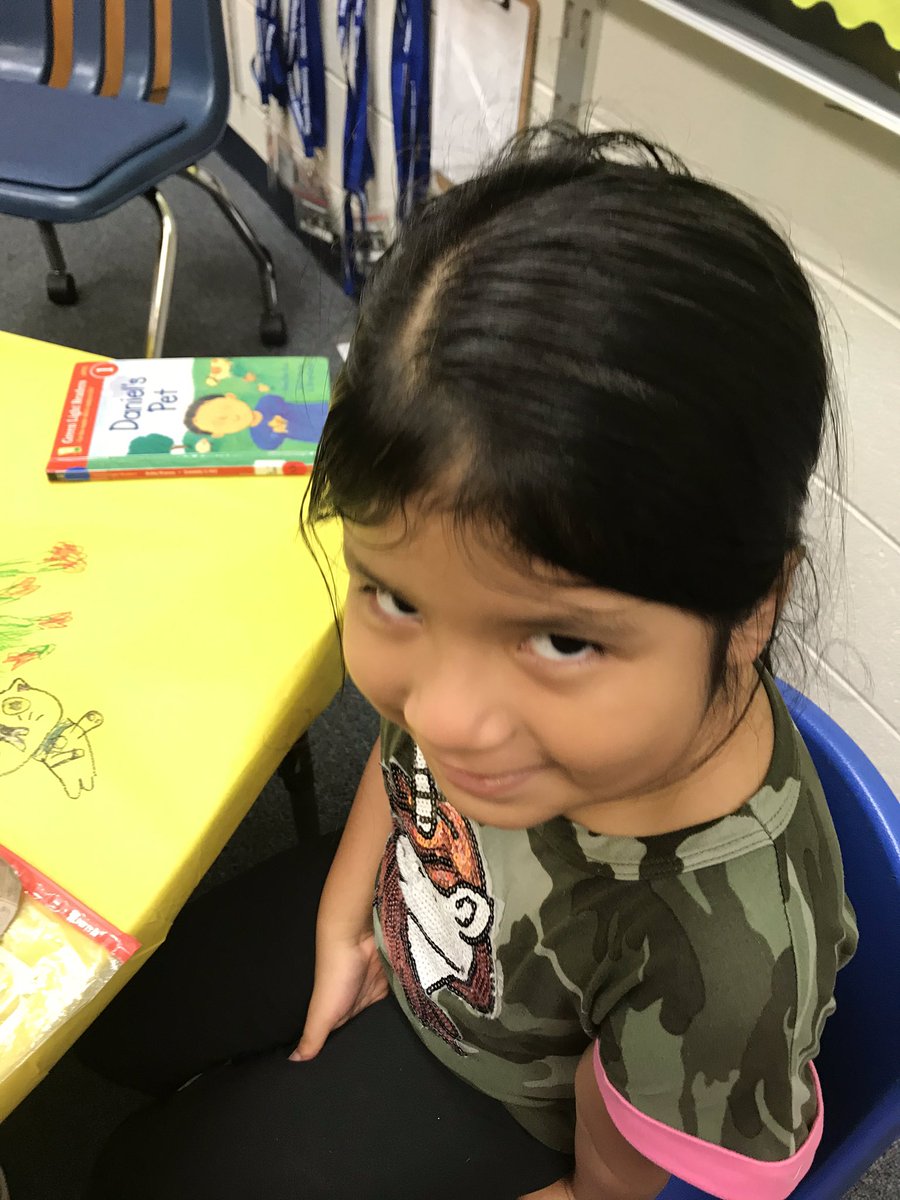 VanGogh and Monet would have loved to have had Ms. Crosby as a teacher. These talented artists are putting the finishing touches on their illustrations. 💗🏰💗 #museumtour #favoritepart <a href="/AshliCrosby20/">Ashli Crosby</a> <a href="/GlyndaleElemen1/">Glyndale Elementary</a>