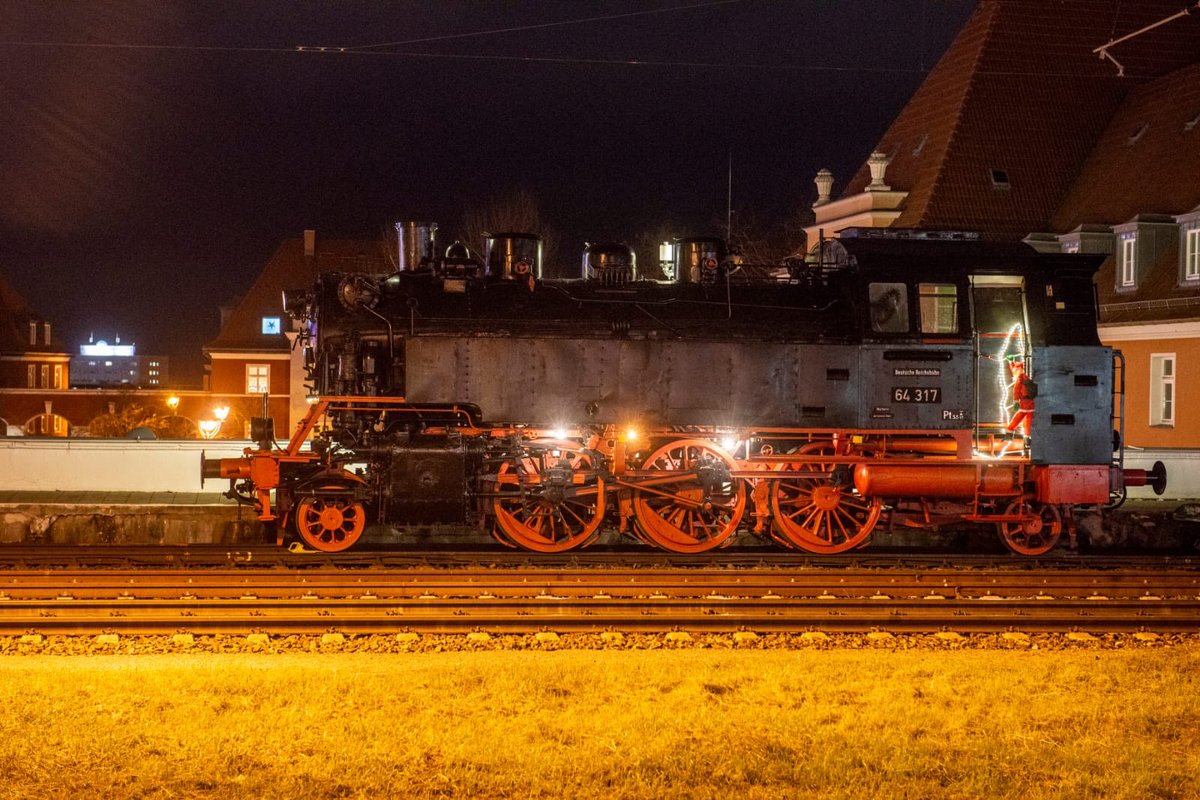 Noch 3 Tage - dann beginnt unsere #Saison für das Jahr 2020, mit unserer ersten Fahrt nach #FrankfurtOder. 

Nach Möglichkeit ist jetzt neu geplant eine fotogene Abstellung neben der #Baureihe64-317, die auch die Öffnung unseres #Speisewagen's für Besucher beinhalten würde.😉