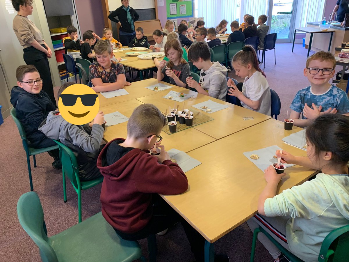 DeanburnPS_P7A's tweet photo. Tasting the food was the best bit! We loved trying what we had made and some of us were really brave and tried some new foods! @NHSForthValley #MaxintheMiddle #healthyeating ππβοΈ https://t.co/xmayIHpQgu